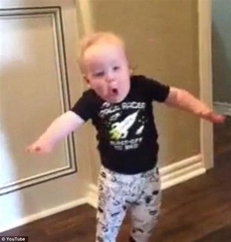 Toddler gives a hilarious reaction to his grandpa's scary roar | Baby ...