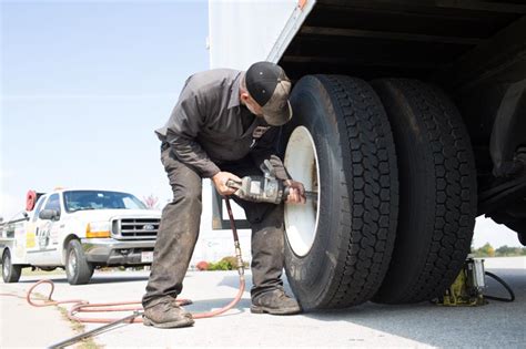 WHAT TO DO IF YOU GET A FLAT TIRE: - carmecrazy.com