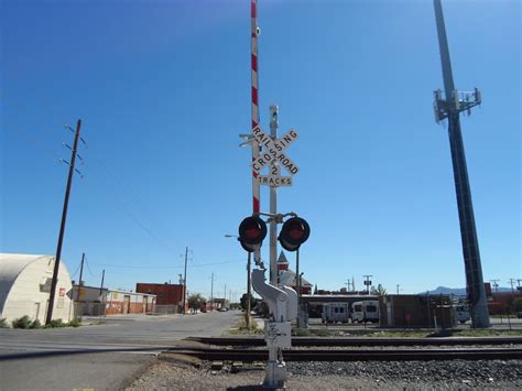 Model 10 Railroad Crossing Signal | Trains And Locomotives Wiki ...