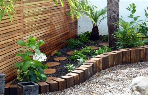 The Best Of Wooden Garden Edging Ideas - DECOOMO