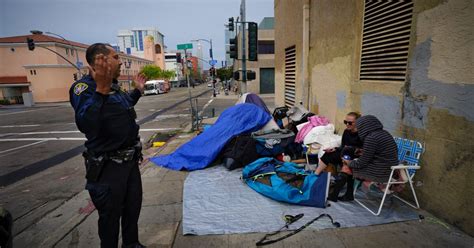 San Diego police clear downtown homeless encampments as city prepares ...