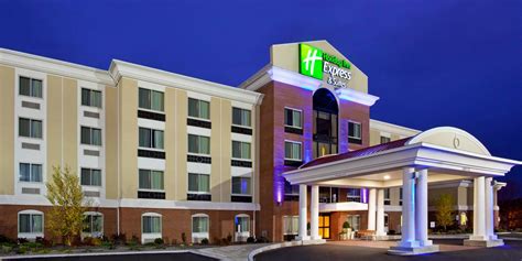 Pet-Friendly Hotels Niagara Falls, NY | Holiday Inn Express & Suites ...