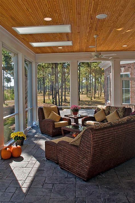 30+ Fabulous Screened-In Porch Ideas Boasting Woodsy Views | Sunroom ...