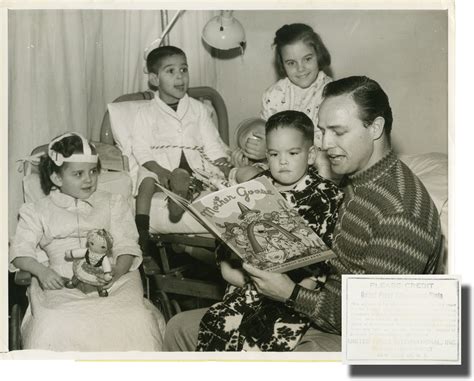 Original photograph of Marlon Brando reading to children von Marlon ...