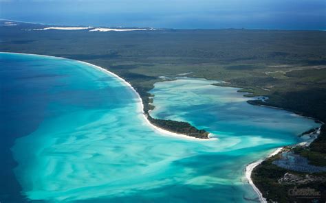 Fraser Island aerial, Queensland - Australian Geographic