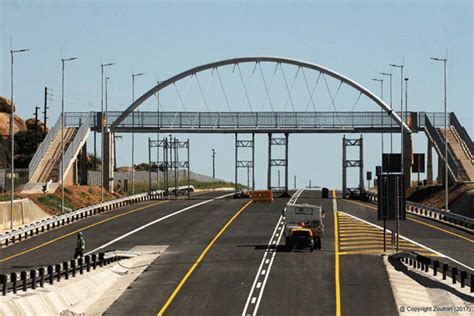 Botlokwa-Pedestrian-bridge-1 - SANRAL Stop Over