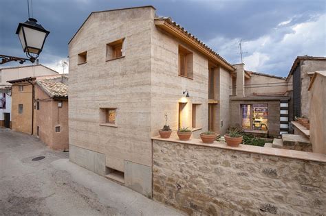 Architectural Revival: Sustainable Rammed Earth House in Spain ...