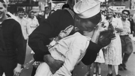 Famous picture celebrates the end of World War II | 11alive.com