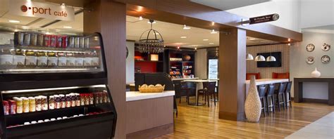 Restaurants Near Detroit Airport - Embassy Suites Dining