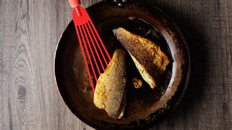 Why A Fish Spatula Isn't As Much Of A One-Trick Pony As You'd Think