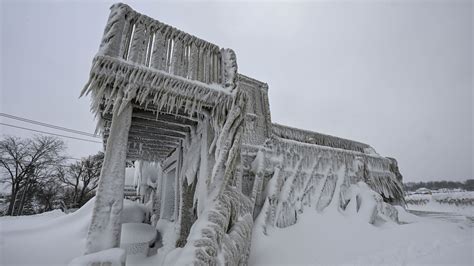 Buffalo Homes Were Encased In Ice During Winter Storm Elliott (PHOTOS ...