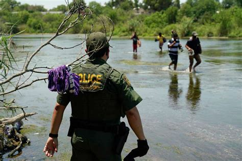 Border Patrol shifts tactics as migrants surge through Del Rio