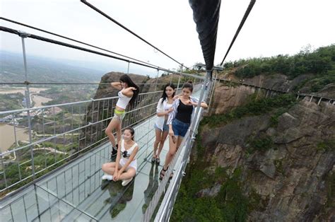 China’s New Glass Suspension Bridge Looks Absolutely Horrifying – Sick ...