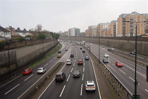 A406, North Circular Road © N Chadwick cc-by-sa/2.0 :: Geograph Britain ...