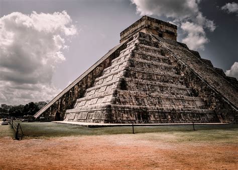 Ancient Mayan Architecture - Temples and Palaces