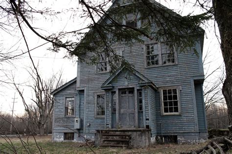 Old creepy house in Oahu Hawaii. [16001067]. Old Buildings, Abandoned ...