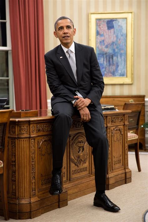 Obama resolute desk photo