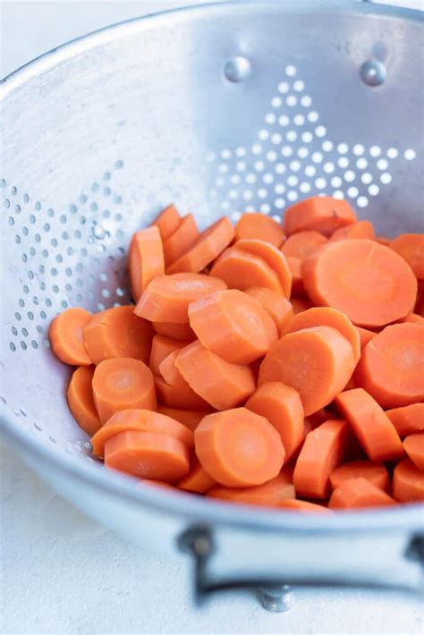 How to Boil Carrots (Sliced or Whole) - Evolving Table