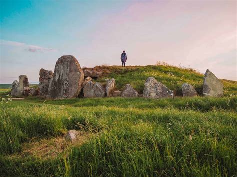 West Kennet Long Barrow - Secrets Of An Ancient House Of The Dead In ...