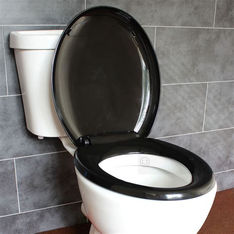 Principal 108+ imagen white toilet with black seat - In.thptnganamst.edu.vn