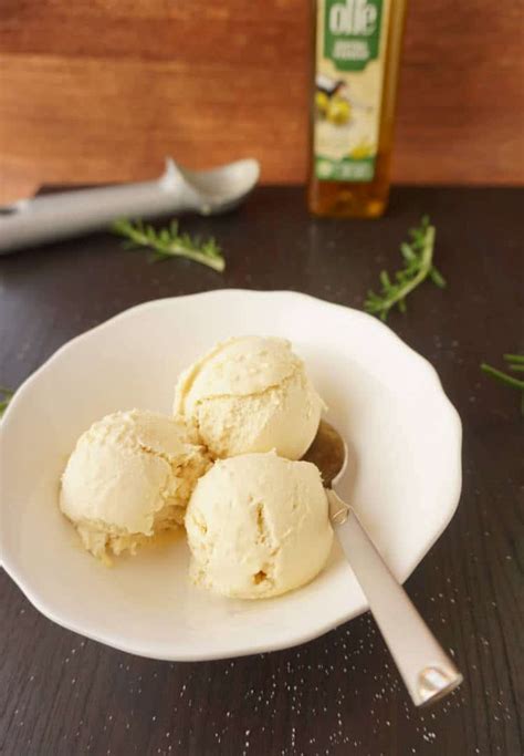 Olive oil ice cream - FoodCrumbles