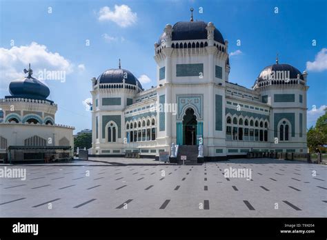 Medan, Indonesia - January 2018: Great Mosque of Medan or Masjid Raya ...