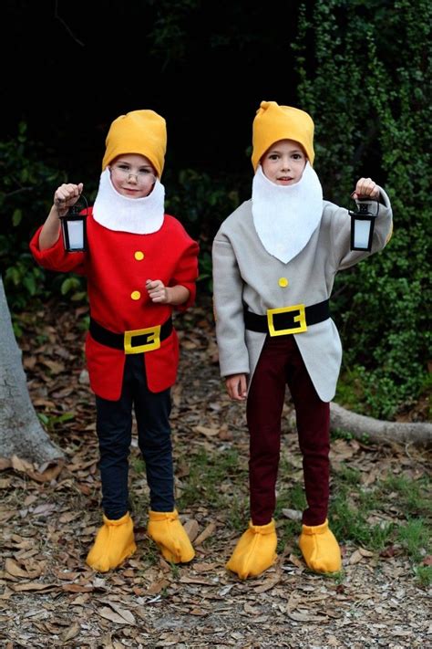 DIY Do It Yourself tutorial Snow White's dwarfs and prince costumes ...