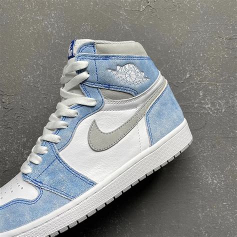 Air Jordan 1 Hyper Royal 555088-402 Release Date | SneakerNews.com