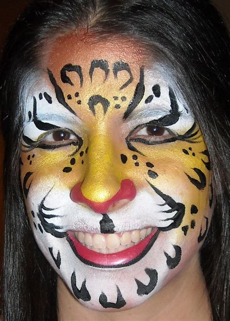 20+ Cool and Scary Halloween Face Painting Ideas – EntertainmentMesh