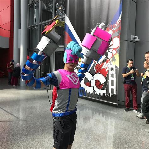 Look at those ARMS! #arms #nintendoswitch #nintendo #cosplay #nycc2017 ...