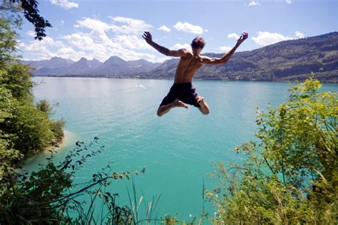 Best Cliff Jumping Hot Spots on American Lakes