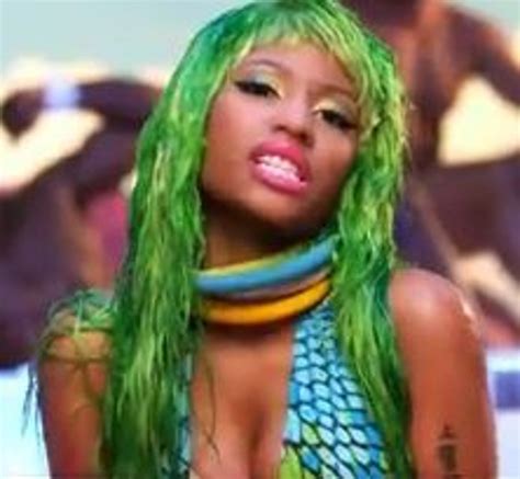 Nicki Minaj super Bass [VIDEO]