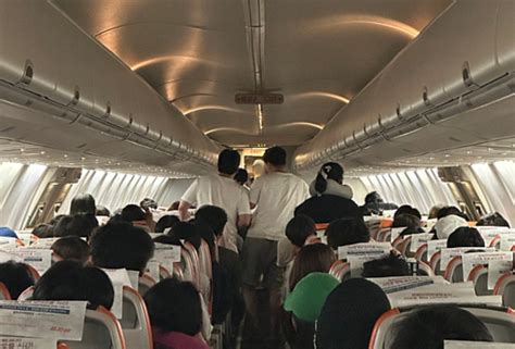 Teen on Jeju Air flight nabbed for mid-air escape attempt