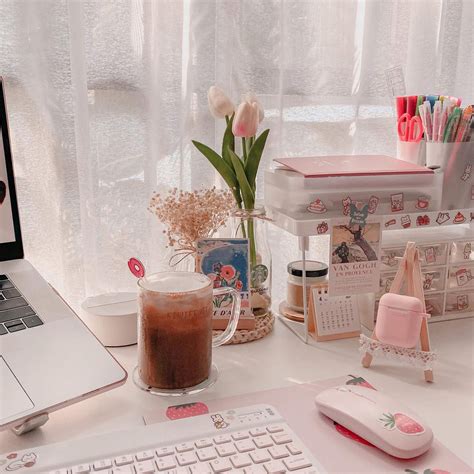 30+ Aesthetic Desk Ideas for Your Workspace | Gridfiti