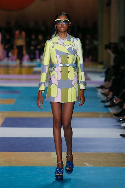 Miu Miu Spring 2017 Ready-to-Wear Fashion Show | Fashion week spring ...