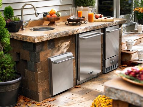 Outdoor Kitchen Appliances | HGTV