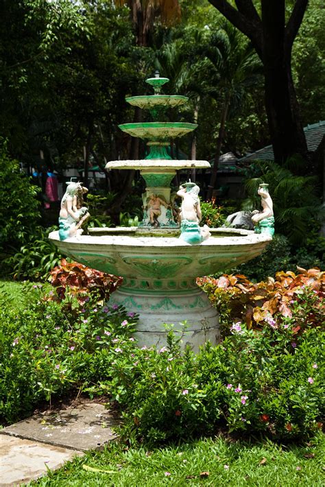 Fountain in the park 1965921 Stock Photo at Vecteezy