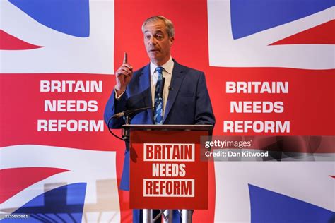 New Reform UK leader Nigel Farage announces that he will stand during ...