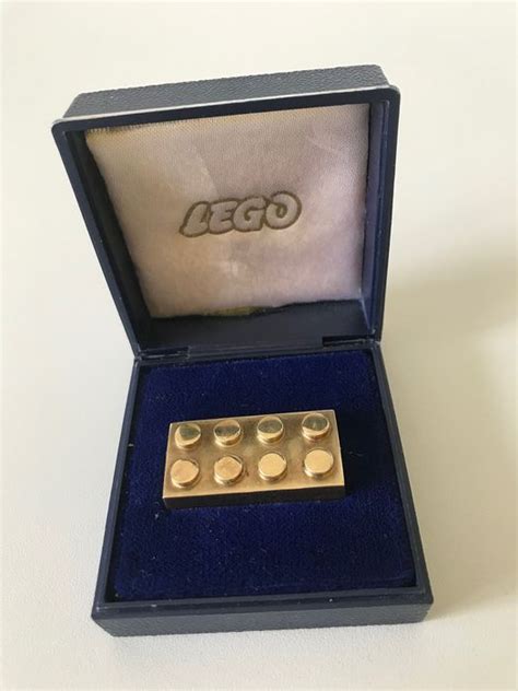 Actual gold LEGO brick goes up for auction