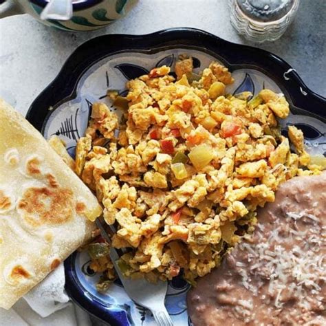 Huevos A La Mexicana (Mexican Scrambled Eggs) | Muy Delish