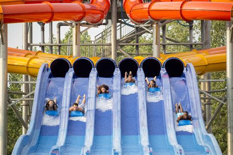 The 8 Best Amusement Parks for Families, According to Family Vacation ...