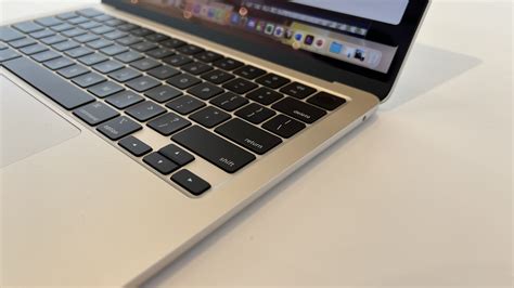 M2 MacBook Air 2022 hands-on overview