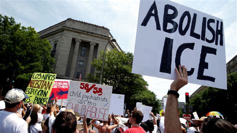 Abolishing ICE Isn't Very Popular (Yet) | HuffPost Canada Politics