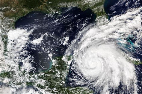 Hurricane Ian Update: Bahamians on Florida's Gulf Coast Advised to Evacuate