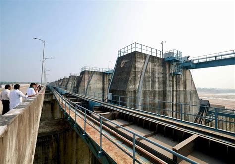 Kaleshwaram: Dam safety team finds faults in Medigadda barrage, warns ...