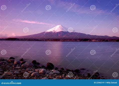 Sunrise at Mount Fuji stock image. Image of snow, climb - 2296519