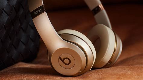 Apple’s Old Beats Solo3 Headphones Now Available in Gold and Silver ...