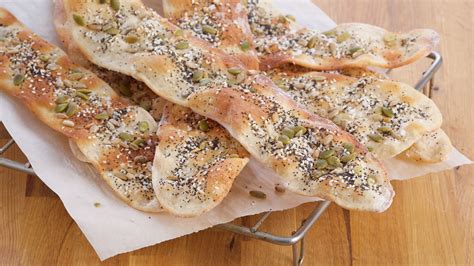 Lavash de semillas (Crispy seed lavash) - Anna Olson - Receta - Canal ...