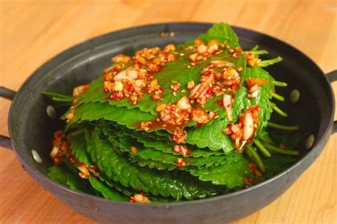 Steamed perilla leaves (Kkaennipjjim) | Shiso recipe, Maangchi recipes ...