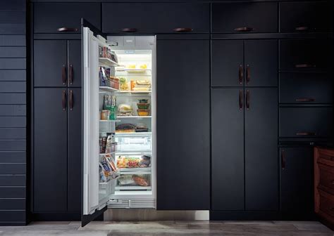 Sub-Zero 24" Designer Column Freezer with Ice Maker - Panel Ready (IC-24FI)